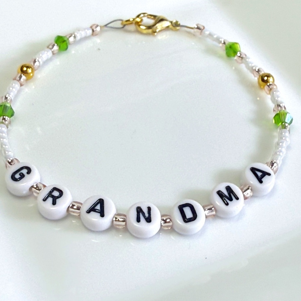 GRANDMA Bracelet Pearly White & Golden Seed Beads Green Crystals & Gold Tone - Picture 2 of 5